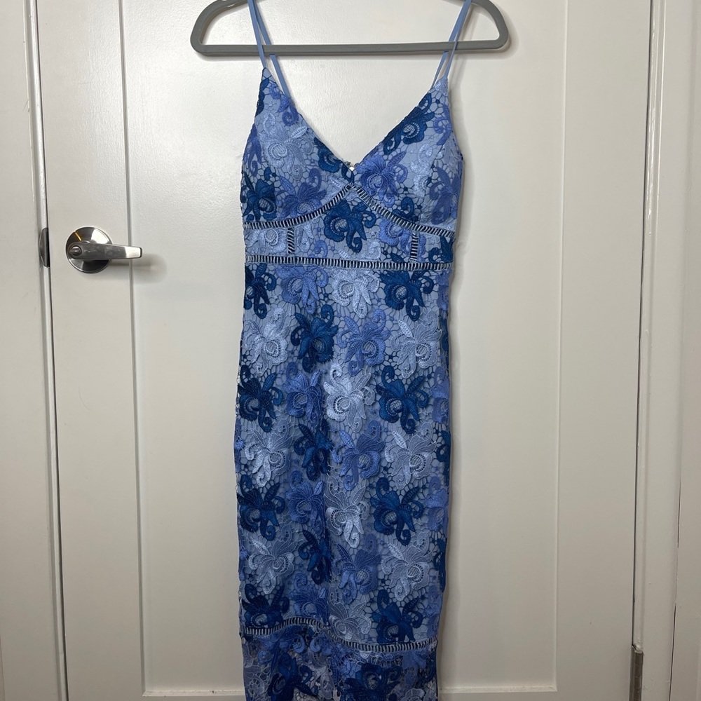 BLUE MULTI LACE BODYCON DRESS
LULUS